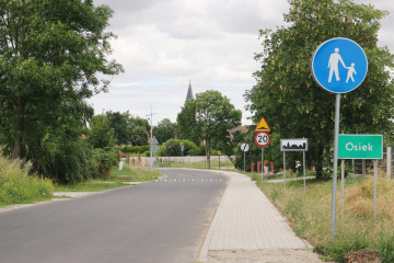 Fot. RFP / budowa chodnika w Osieku (2023 r.)