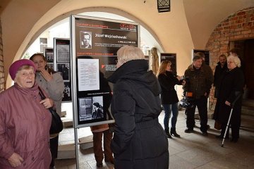 Inauguracja wystawy Ofiary Średzkiej Bezpieki w Muzeum Regionalnym w Środzie Śląskiej, 7 marca 2014 r. / fot. ERS - Powiat Średzki