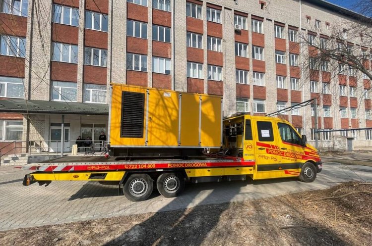 agregat prądotwórczy  dostarczony do szpitala powiatowego w Kamionce Buzkiej 15.03.2022