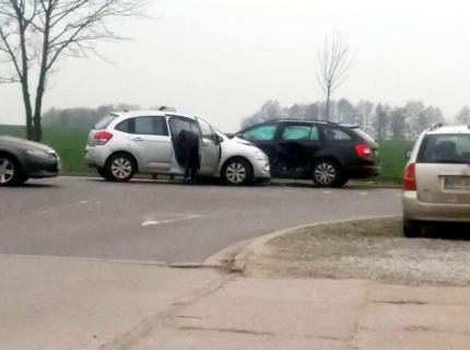 Kolizja w Komornikach. Są utrudnienia na drodze