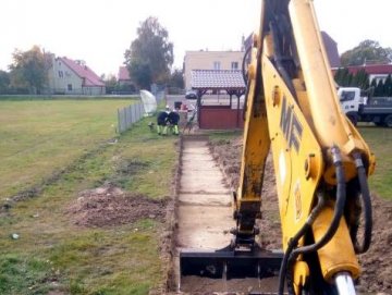 W Proszkowie zakończyło się przygotowanie terenu pod nowy plac zabaw przez firmę Igor Garden / fot. UM