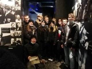 Uczniowie z Rakoszyc w Warszawie w ramach programu „Poznaj Polskę”