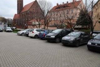 Ul. Białoskórnicza za Domem Kultury