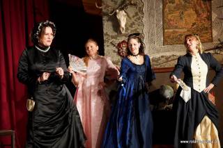 Grupa Qlturalni z Kulturalnej Stodoły w spektaklu &quot;Sex w wielkiej wsi&quot; / fot. archiwum gazety Roland