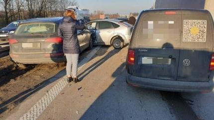 Na autostradzie zderzyło się pięć samochodów