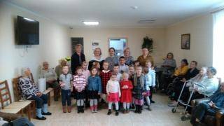 Przedszkolaki odwiedziły podopiecznych Domu Pomocy Społecznej