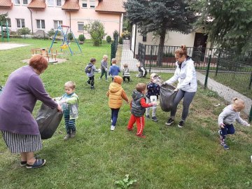 Średzkie przedszkolaki sprzątały świat