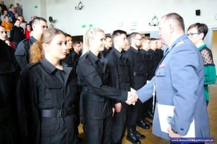 Trzech nowych policjantów w średzkiej komendzie