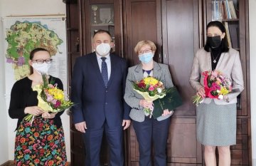 Wójt gminy Miękinia z najlepszymi życzeniami dla bibliotekarzy