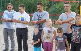 W Komornikach otwarto boisko do siatkówki