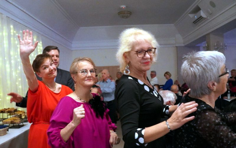 Zaproszenie na Bal Seniora z okazji Międzynarodowego Dnia Seniora!