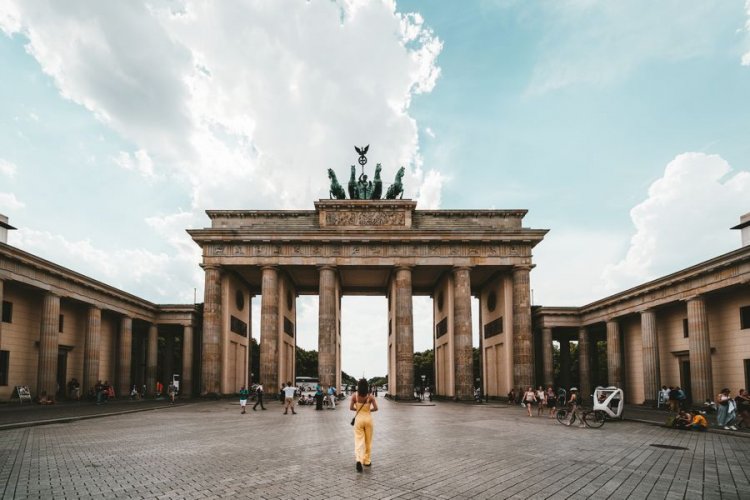 Opieka nad osobą starszą w Berlinie – czy warto pracować w stolicy Niemiec?