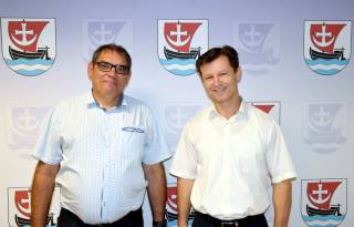 Nowy prezes Malczyckich Usług Komunalnych Jaromir Stawirej i wójt gminy Malczyce Piotr Frankowski / fot. Gmina Malczyce