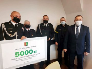 Wójt gminy Miękinia wręczył nagrody strażakom