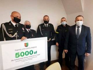 Wójt gminy Miękinia wręczył nagrody strażakom