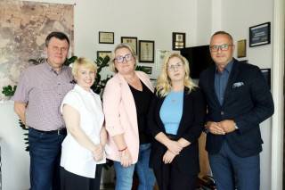 Fundacja Drzewko Szczęścia przekaże 100 tys. zł na wsparcie dzieci / fot. Powiat Średzki - RFP