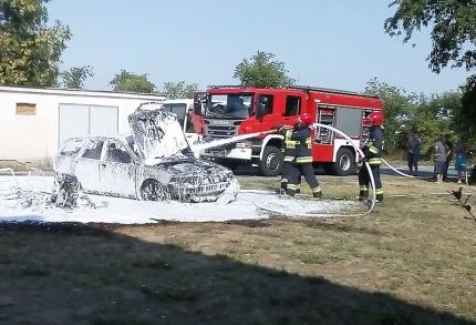 W Rakoszycach paliły się dwa auta