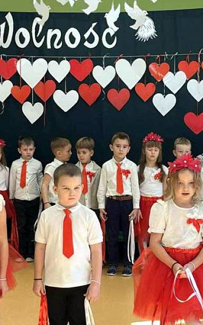 Dziecięce serca biją dla Polski - Święto Niepodległości w Przedszkolu nr 1 w Środzie Śląskiej Fot. Przedszkole Publiczne nr 1 w Środzie Śląskiej