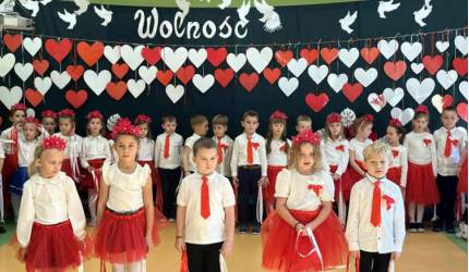 Dziecięce serca biją dla Polski - Święto Niepodległości w Przedszkolu nr 1 w Środzie Śląskiej