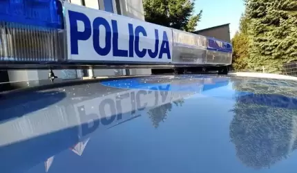 Sprawca uszkodzenia drzwi zatrzymany przez średzkich policjantów