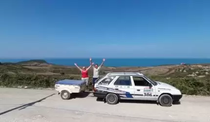 Rodzina z Ogrodnicy zabytkową skodą pojechała do Albanii