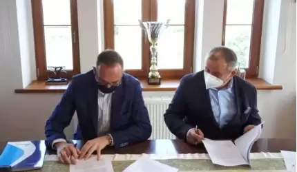 Wójt gminy Miękinia podpisał umowę na przebudowę dwóch ulic