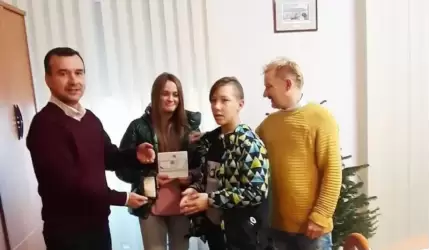 Betlejemskie Światło Pokoju w średzkim magistracie