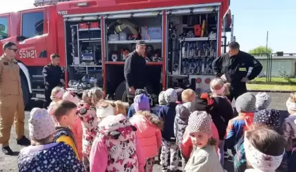 Wizyta strażaków w przedszkolu w Ciechowie