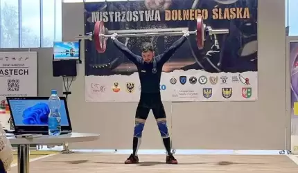 Karol Kołosowski ze Świętego wicemistrzem Dolnego Śląska w podnoszeniu ciężarów