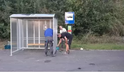 Nowe wiaty przystankowe w Szczepanowie