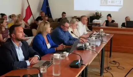 Ważne sprawy dla mieszkańców na tapecie – powiatowi radni o drogach, finansach i współpracy