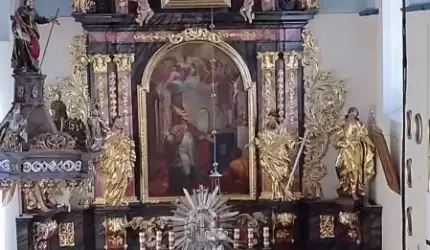 Renowacja ołtarza w kościele parafialny w Świętem