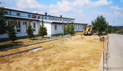 Trwa budowa parkingu przy szkole w Pisarzowicach