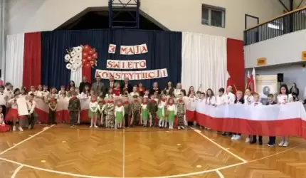Apel z okazji Święta Konstytucji 3 Maja w szkole w Udaninie