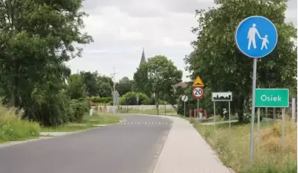 Nowe chodniki w 10 miejscowościach powiatu. Otwarto oferty