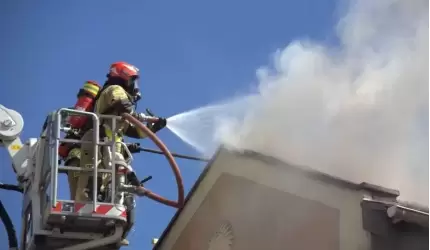 Pożar w centrum miasta gasiło 8 zastępów strażackich (zdjęcia)