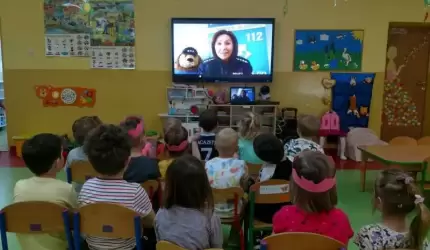 Policja czyta średzkim przedszkolakom