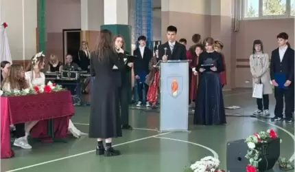 Na straży pamięci – młodzież z Kostomłotów w hołdzie Konstytucji 3 Maja