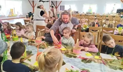 Poszukiwanie Wielkanocnego Zajączka w Przedszkolu w Ciechowie