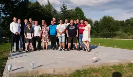 Trwa budowa wiaty rekreacyjnej w Czernej