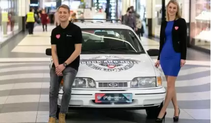 #SiemaSierra. Licytowane auto ze wspomnień Jurka Owsiaka w Magnolii Park Wrocław