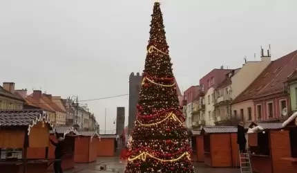 Wszystko prawie gotowe. Jutro rusza Jarmark Bożonarodzeniowy w Środzie Śląskiej!