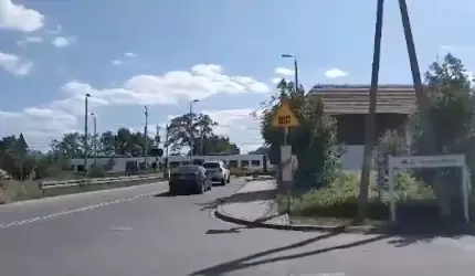 Uszkodził szlaban na przejeździe kolejowym w Malczycach