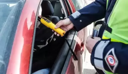 Pijany 62-latek za kierownicą. Był agresywny i znieważył policjanta