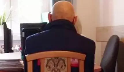 Butelki z alkoholem zamiast do sklepowego koszyka - wkładał do plecaka