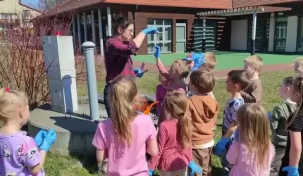 Przedszkolaki ze Szczepanowa stworzyły truskawkowy ogród i rabatkę przyciągającą pszczoły