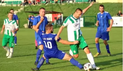 Emocjonujący mecz w Miękini. Pogoń wygrywa z Osiekiem i utrzymuje pozycję lidera