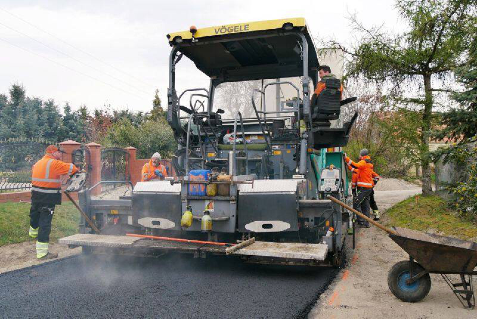 Trwa przebudowa ulicy Polnej w Rakoszycach