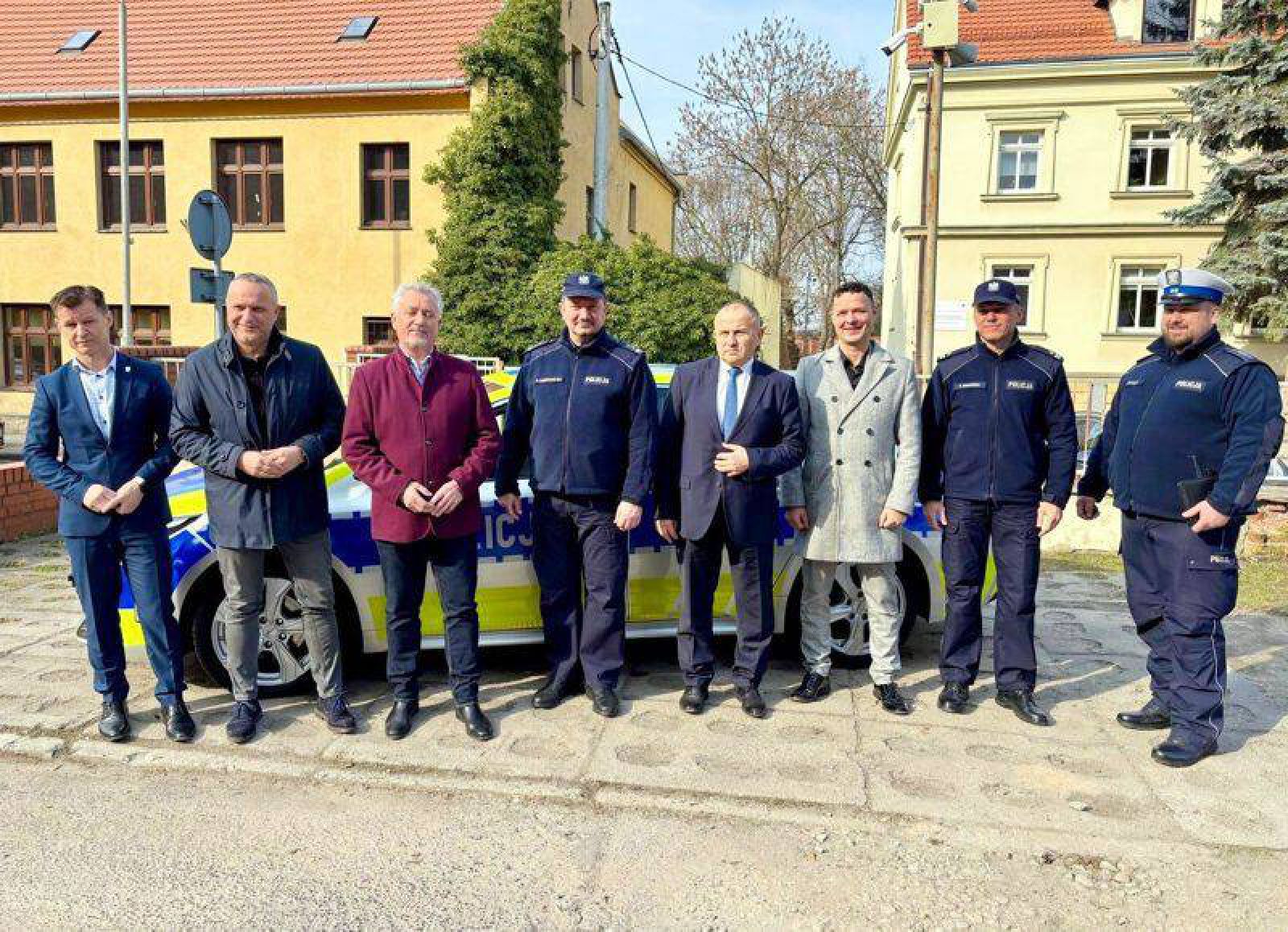 Nowy radiowóz dla Komendy Powiatowej Policji w Środzie Śląskiej