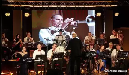 Publiczność zachwycona, a kapelmistrz dziękuje. Karnawałowy Koncert Średzkiej Orkiestry Dętej [zdjęcia i wideo]